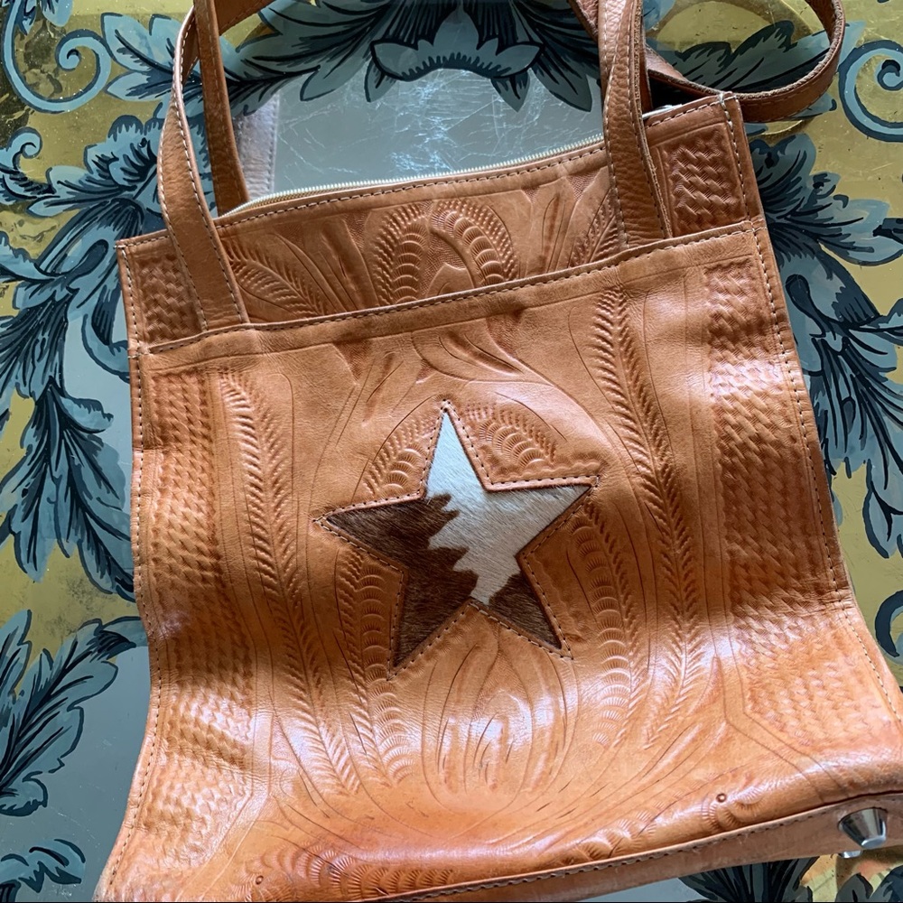 Leather shoulder bag